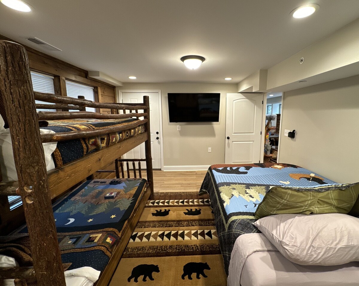 Photo 119 of WalkDTN/MountainView/SwimSpa/FirePit/5Kings/Sauna