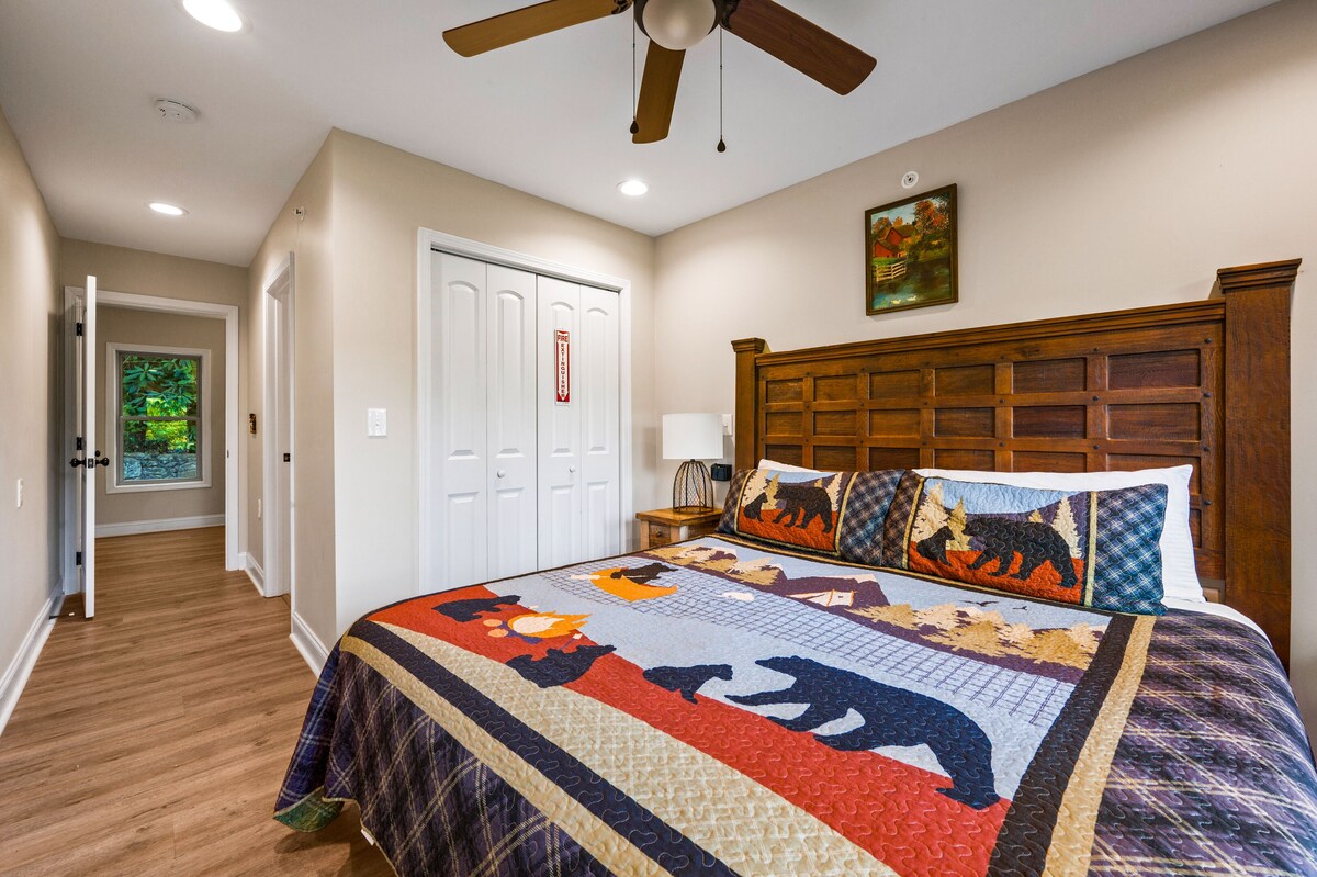 Photo 109 of WalkDTN/MountainView/SwimSpa/FirePit/5Kings/Sauna