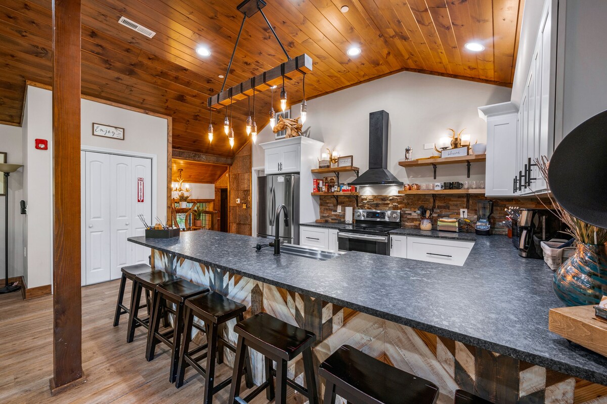 Photo 77 of WalkDTN/MountainView/SwimSpa/FirePit/5Kings/Sauna