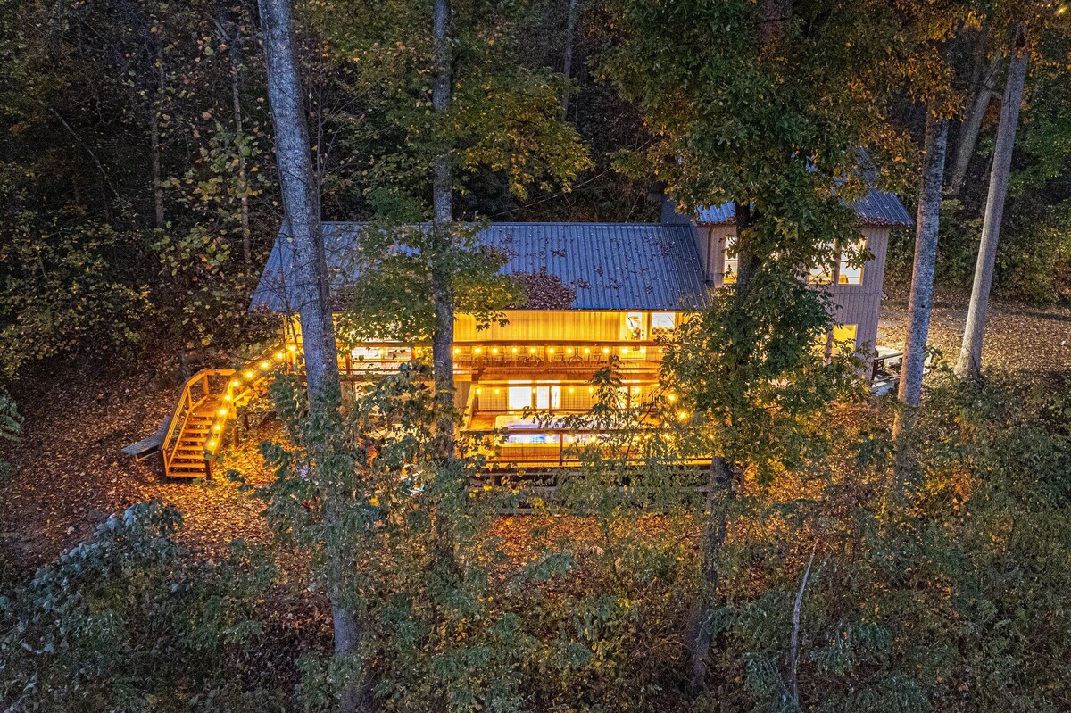 Photo 128 of WalkDTN/MountainView/SwimSpa/FirePit/5Kings/Sauna