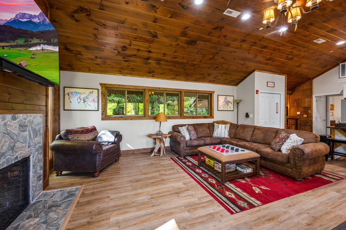 Photo 93 of WalkDTN/MountainView/SwimSpa/FirePit/5Kings/Sauna