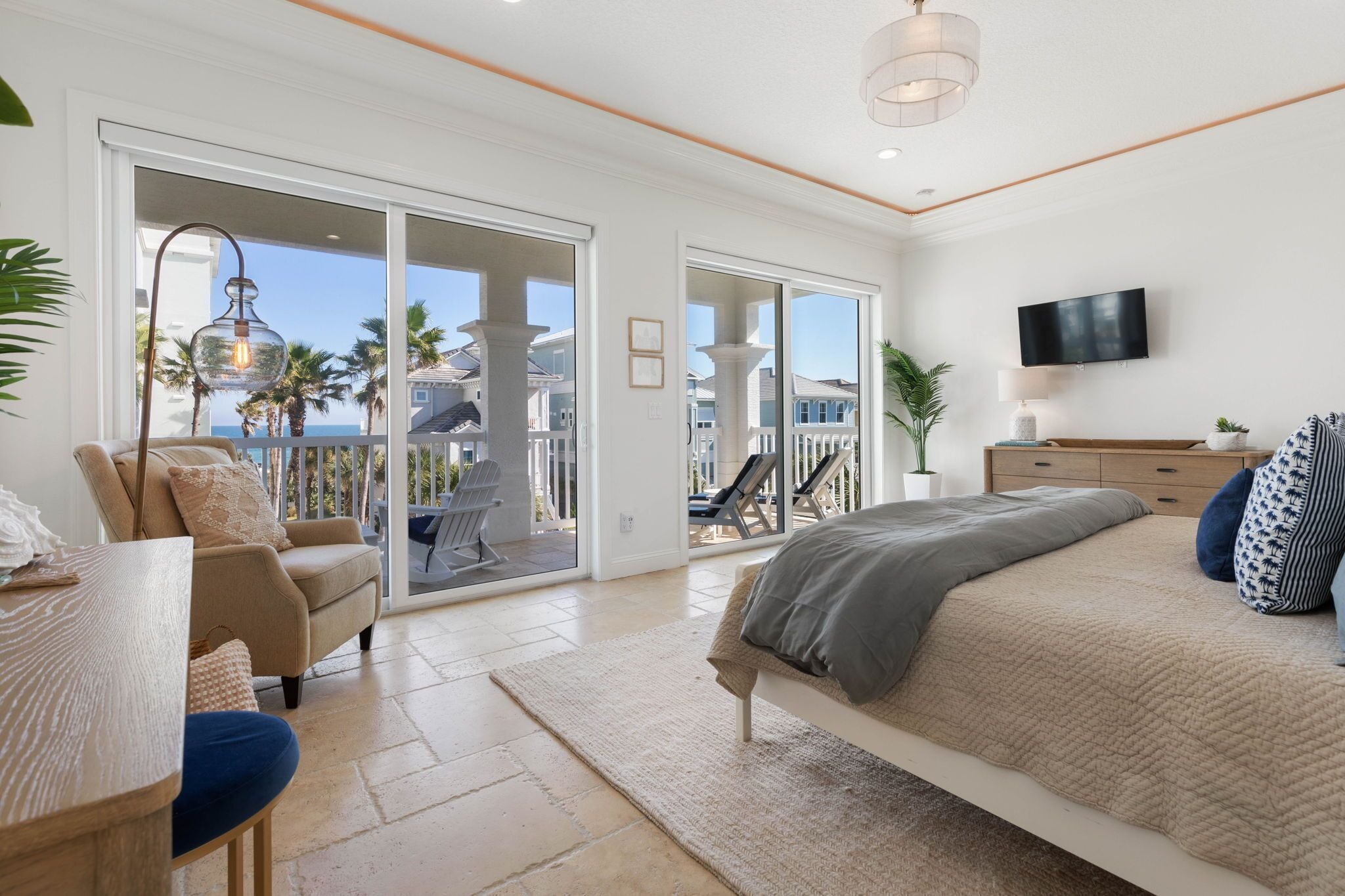 6 bedrooms, iron/ironing board, WiFi, bed sheets