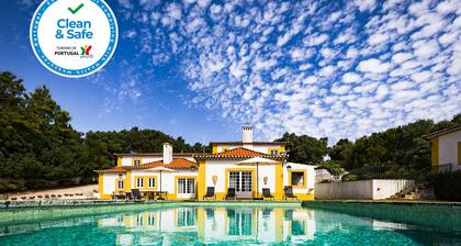 Typical Portuguese country house with pool 'Quinta do Pé Descalço'