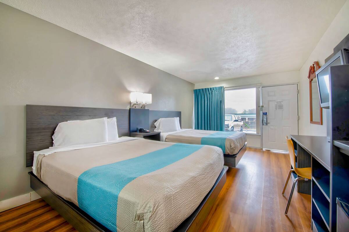 Desk, free WiFi, bed sheets