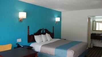 办公桌、免费 WiFi、床单