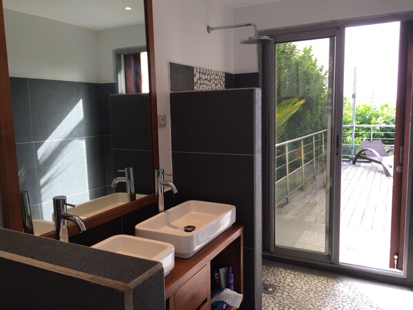 A modern bathroom with two sinks, a large mirror, and a shower area. - Orient Bay Villa with Pool and Ocean View (Saint-Martin)
