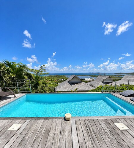 Air-Conditioned Villa with Pool and Ocean View in Orient Bay