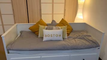 2 bedrooms, iron/ironing board, travel cot, free WiFi