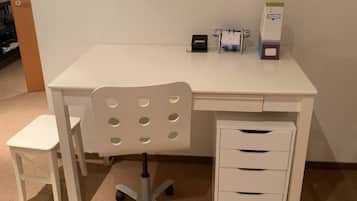 2 bedrooms, iron/ironing board, travel cot, free WiFi
