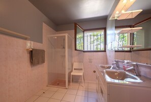 Shower, towels