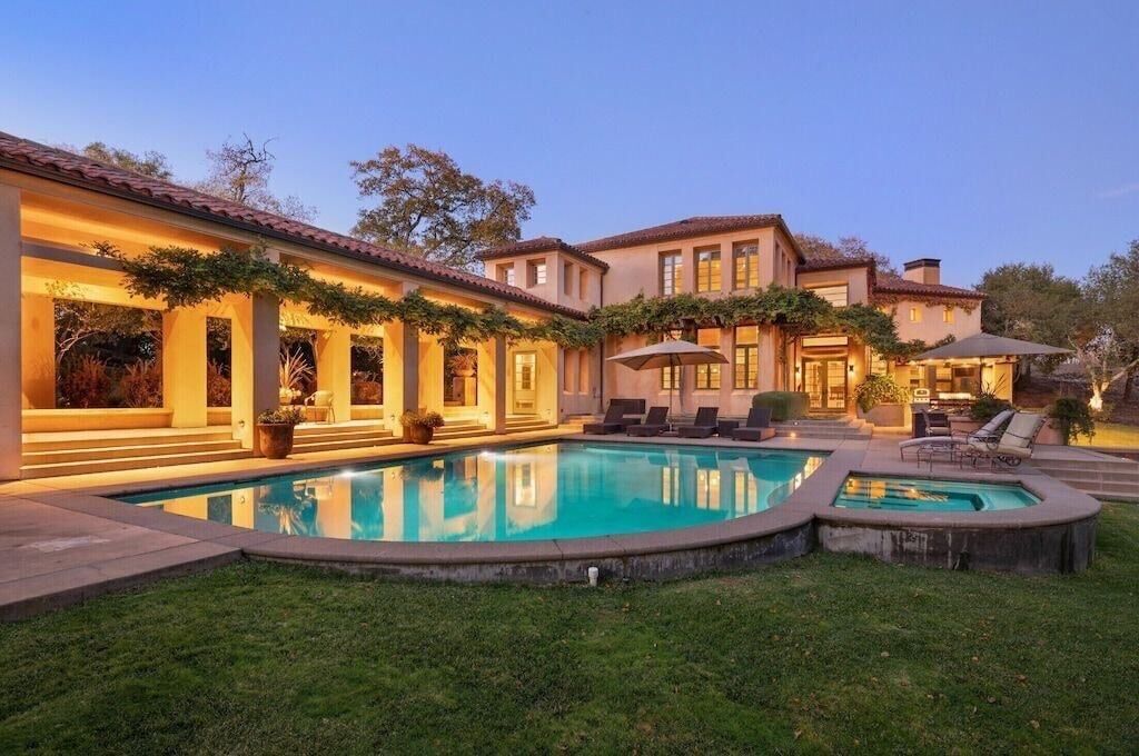 Wine Country Villa and Vineyard with Pool & Hot Tub