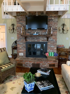 Den - A Framed Oasis on the Pamlico River (Washington)