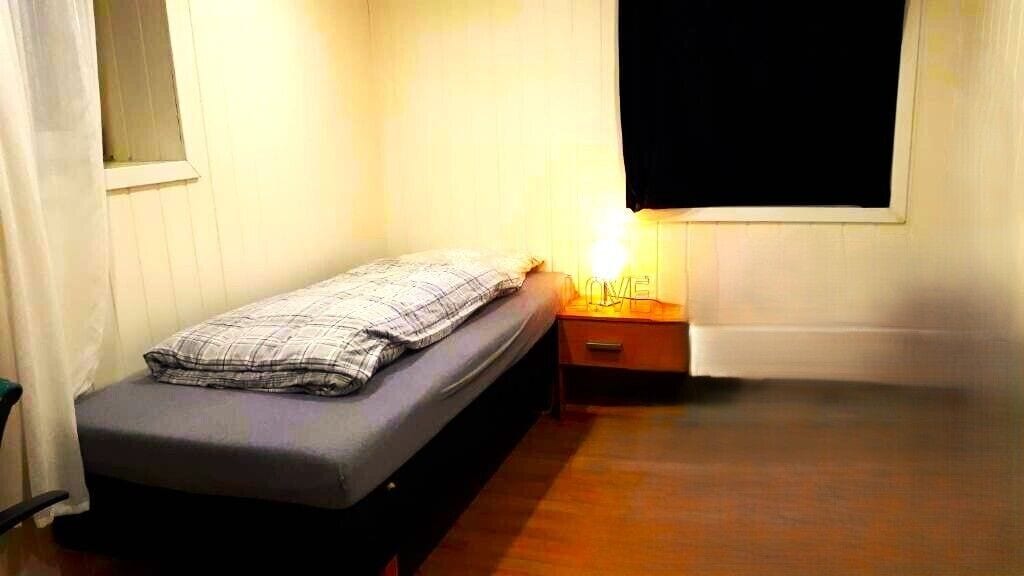 Rom – basic, 1 enkeltseng, ikke-røyk, sjøutsikt | Skrivebord, strykejern/-brett, wi-fi (inkludert) og sengetøy