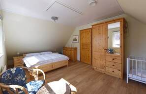 2 Schlafzimmer, Reisekinderbett, Internetzugang