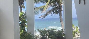 Studio directly on the Cane  Bay Beach ! Wake up to the sounds of the waves !