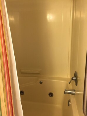 Combined shower/tub, jetted tub, hair dryer, towels - Comfortable Condominium on the Beach (Nags Head)