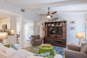 Living area - 150 Jacana - Formerly 10 Jacana (Hilton Head Island)