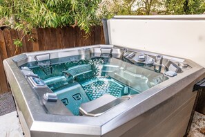 Baignoire à remous extérieure