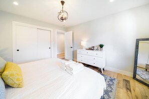 Schreibtisch, WLAN, Bettwäsche