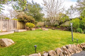 Property grounds - The Estate at Sycamore- Sonoma Wine County Retreat (Santa Rosa)