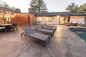 Outdoor dining - The Estate at Sycamore- Sonoma Wine County Retreat (Santa Rosa)