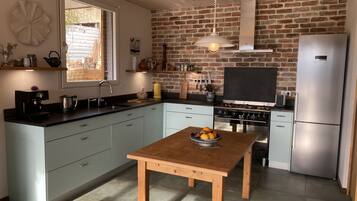 Køleskab, ovn, kogeplade, opvaskemaskine