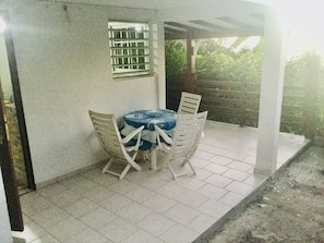 تناول الطعام بالخارج