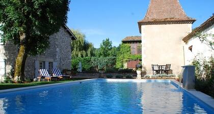 Idyllic and rustic cottage in stunning grounds with private terrace