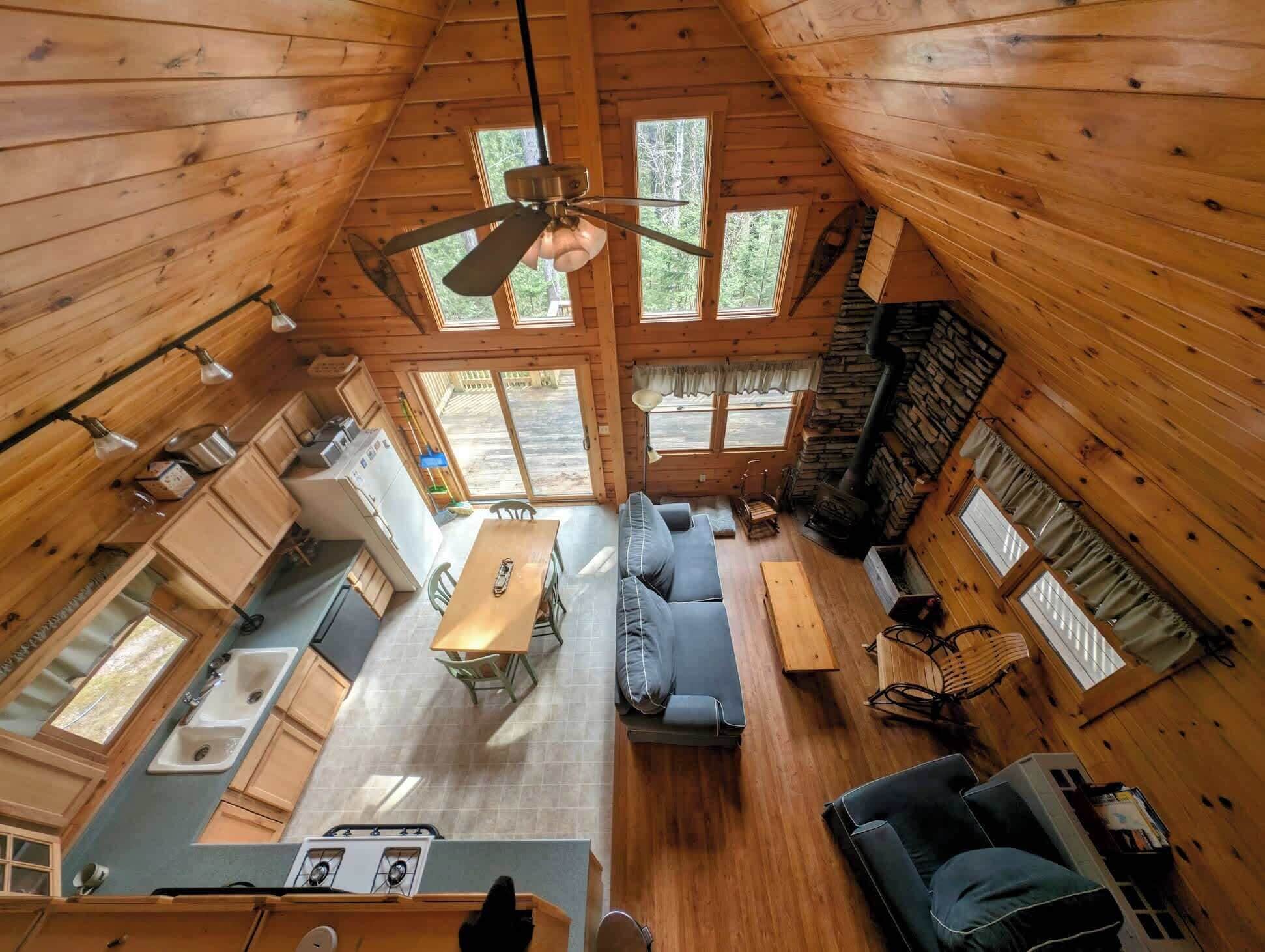 TV, fireplace, DVD player, books