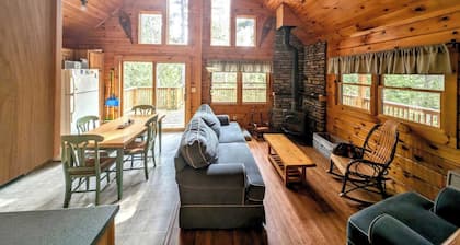 Secluded Log Cabin by Saltwater Cove - Wildlife Haven