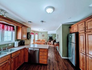 Fridge, microwave, oven, stovetop - Nestled in Nature, Acadia (Hancock)