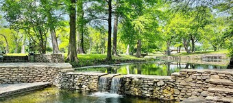 Ranch House Farm Stay w/Fishing/RecCourt/Pools/Kayaks/FarmAnimals