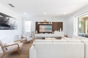 TV - Modern Villa with Galactic Bedroom at Encore (Kissimmee)