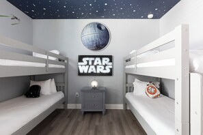 5 bedrooms, iron/ironing board, WiFi, bed sheets - Modern Villa with Galactic Bedroom at Encore (Kissimmee)