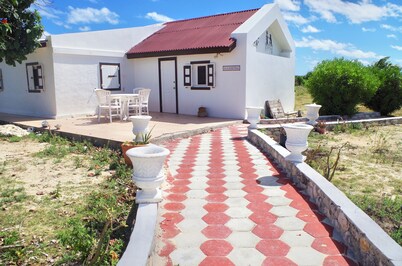 Charming "Blackbeards Quarters" ,Salt Cay  home for family and friends
