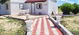 Charming "Blackbeards Quarters" ,Salt Cay home for family and friends