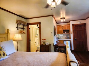 1 habitación, tabla de planchar con plancha, wifi gratis y ropa de cama 