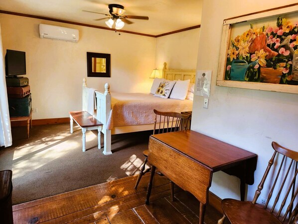 1 habitación, tabla de planchar con plancha, wifi gratis y ropa de cama 