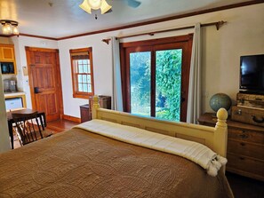 1 bedroom, iron/ironing board, free WiFi, bed sheets - Oak Hill Inn, cozy boutique hotel only a 5min stroll to the heart of Julian!! (Julian)