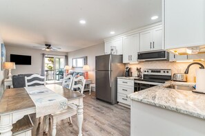 Fridge, microwave, oven, stovetop - Sunny and Spacious Condo in the Desirable Shore Drive Area (Myrtle Beach)