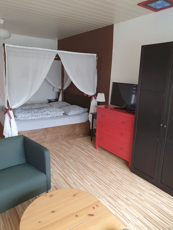1 bedroom, iron/ironing board, WiFi, bed sheets