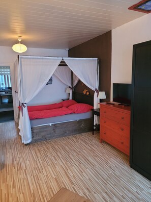 1 chambre, fer et planche à repasser, Wi-Fi gratuit, draps fournis