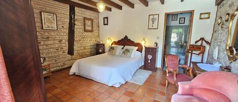 1 slaapkamer, een bureau, een strijkplank/strijkijzer, gratis wifi