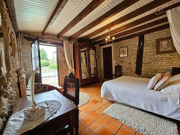 1 bedroom, desk, iron/ironing board, free WiFi