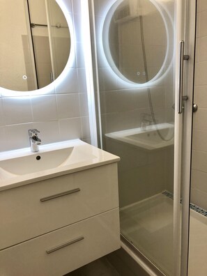 Dusche, Haartrockner, Seife