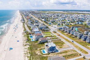 Exterior - Linens included - Amazing Views, Steps to Beach, Elevator and Fenced Yard (North Topsail Beach)