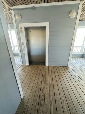 Interior - Offshore Addiction  (Manteo)