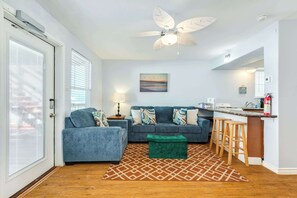 TV, offices - Sea Otter 4 - Walk Right Out To Sand & Surf! (Surfside Beach)