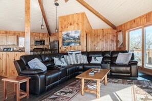 Smart TV, fireplace, video games, books - Ski-In/Out Luxury Lodge/Panoramic Sky High Views/Beech MTN (Beech Mountain)