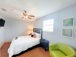 1 bedroom, WiFi, bed sheets - Unobstructed Direct Ocean & Beachfront Condo #7! (Surfside Beach)